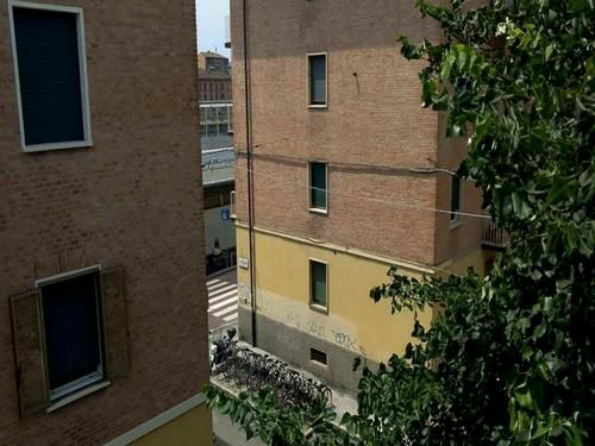 Stazione Centrale Bed & Breakfast Bologna Exterior photo